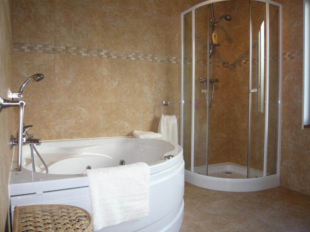 Lakeside Bed And Breakfast Payzac  Rum bild