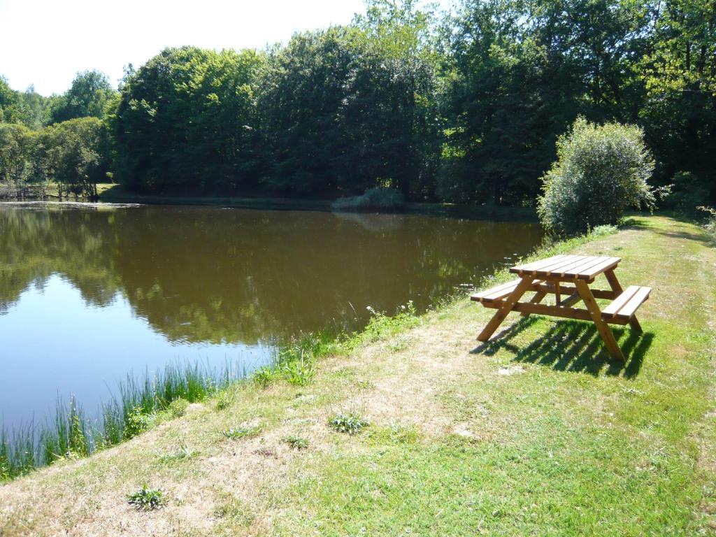 Lakeside Bed And Breakfast Payzac  Exteriör bild